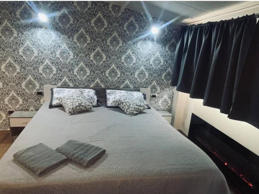 Suites Grey In Centro Randazzo Exterior foto